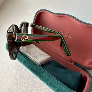 New GUCCI Sunglasses. Style ‎610932 J0740 1031 Round frame.